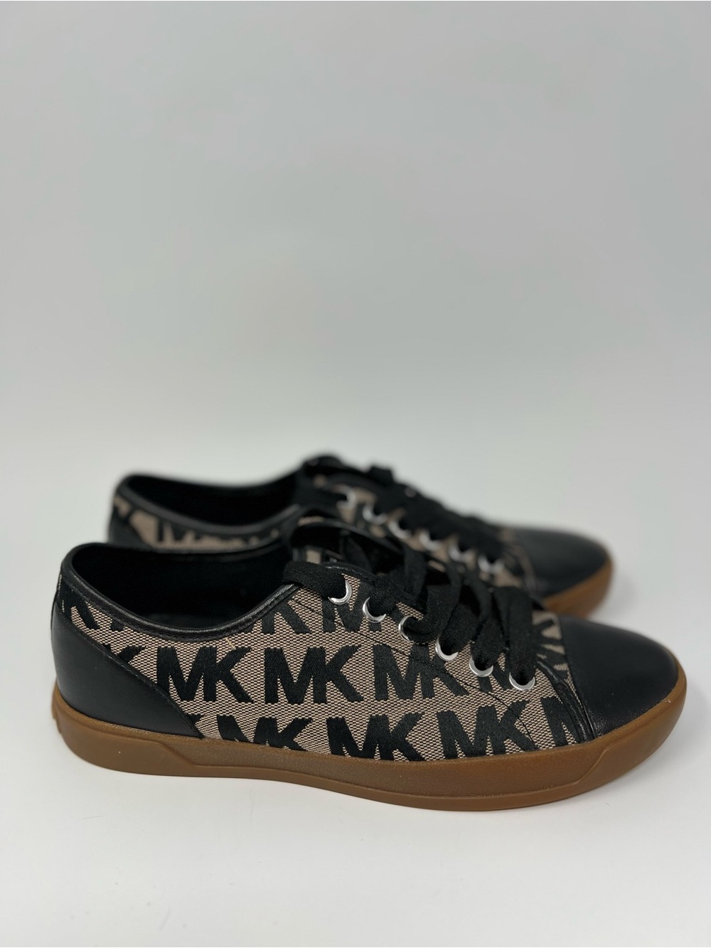 Michael Kors Logo Sneakers 
Size 7